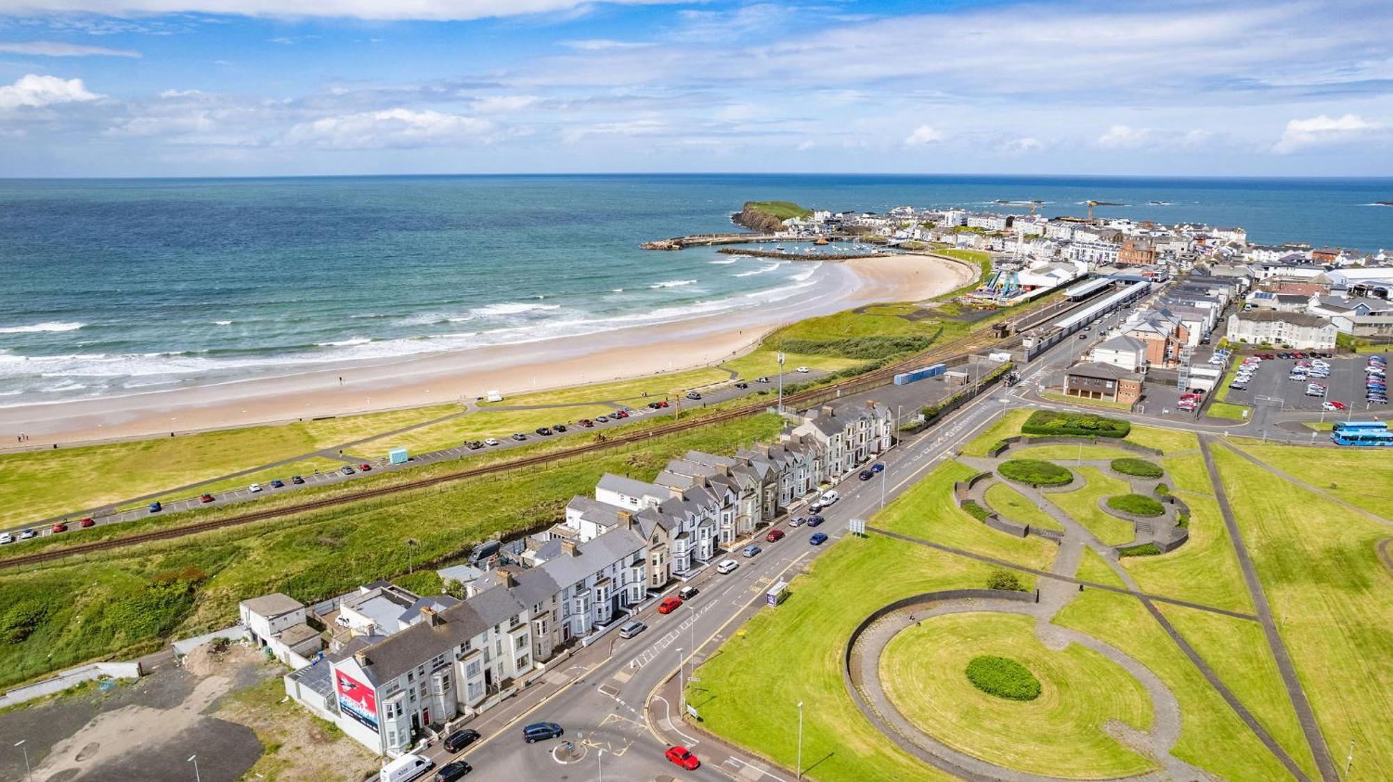 6 Dunluce Park - Portrush By The Sea Apartment Exterior photo