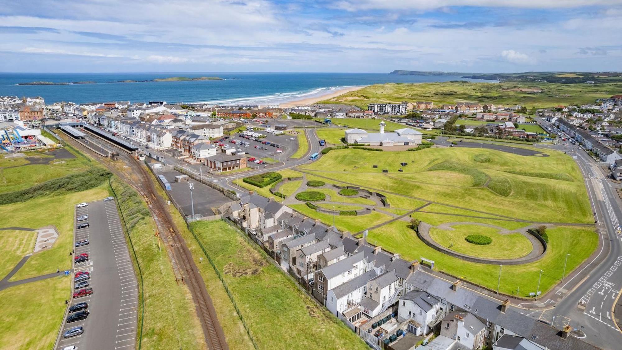 6 Dunluce Park - Portrush By The Sea Apartment Exterior photo